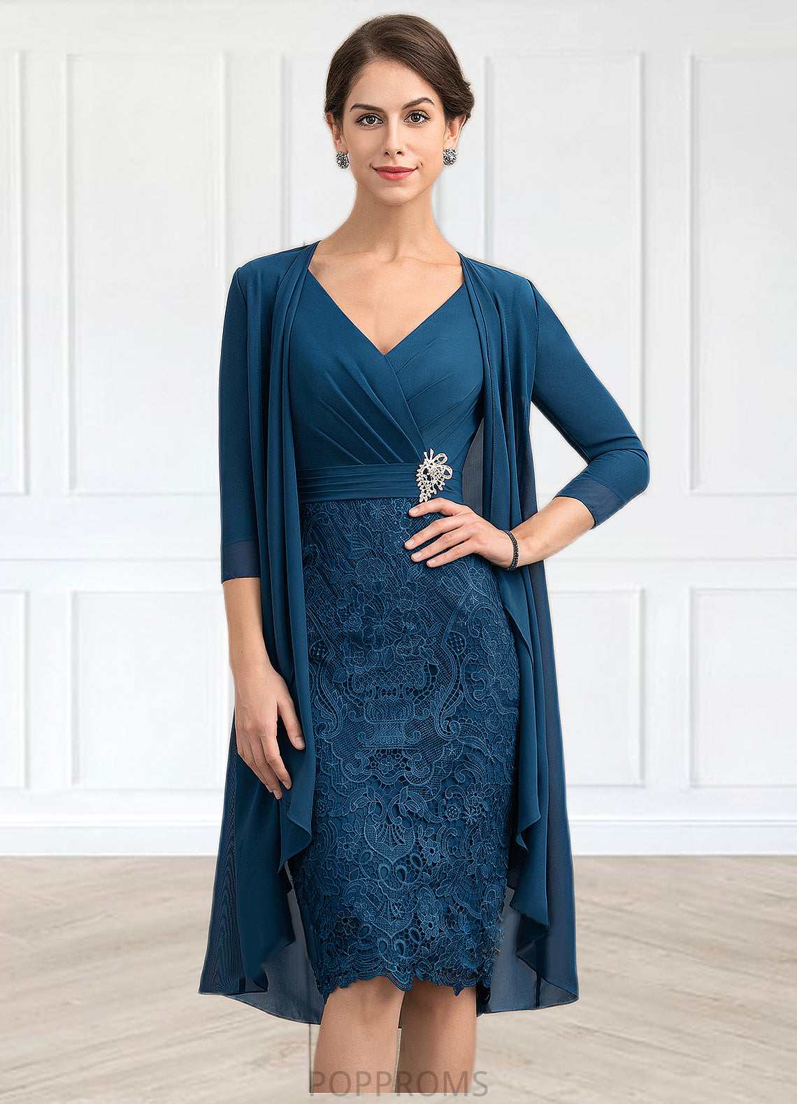 Janiya Sheath/Column V-neck Knee-Length Chiffon Lace Mother of the Bride Dress With Crystal Brooch PP6126P0014972