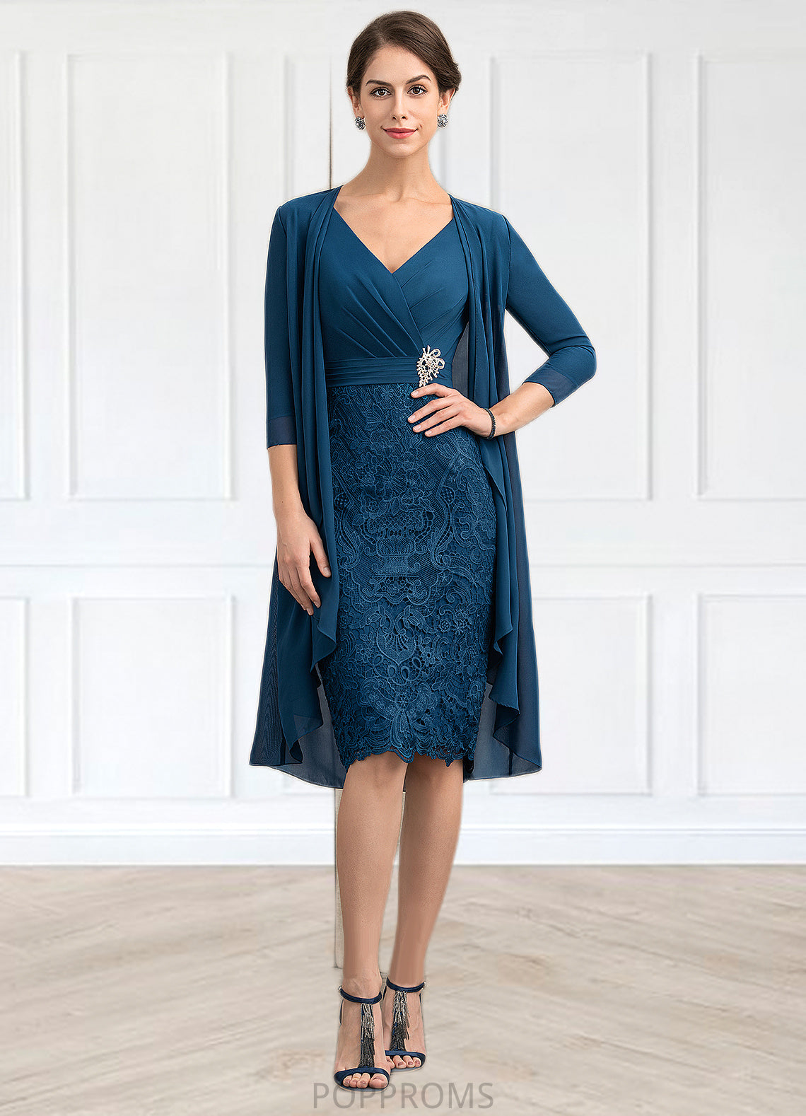 Janiya Sheath/Column V-neck Knee-Length Chiffon Lace Mother of the Bride Dress With Crystal Brooch PP6126P0014972