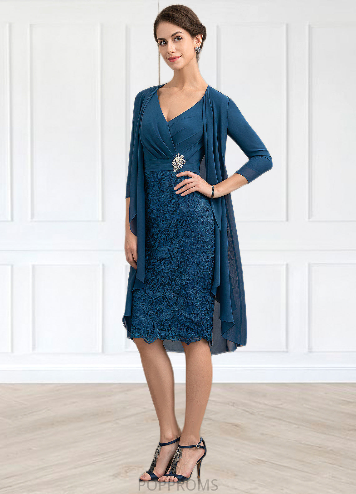 Janiya Sheath/Column V-neck Knee-Length Chiffon Lace Mother of the Bride Dress With Crystal Brooch PP6126P0014972