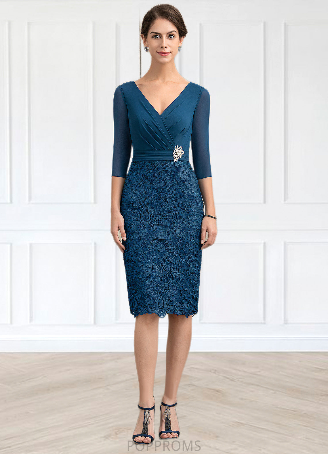 Janiya Sheath/Column V-neck Knee-Length Chiffon Lace Mother of the Bride Dress With Crystal Brooch PP6126P0014972