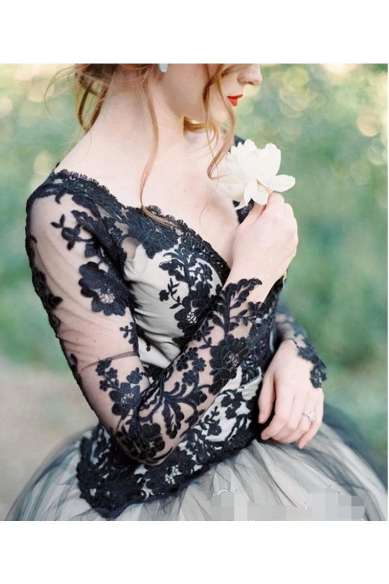 Long Sleeves Wedding Dresses Black Appliques Bridal Dresses Tulle