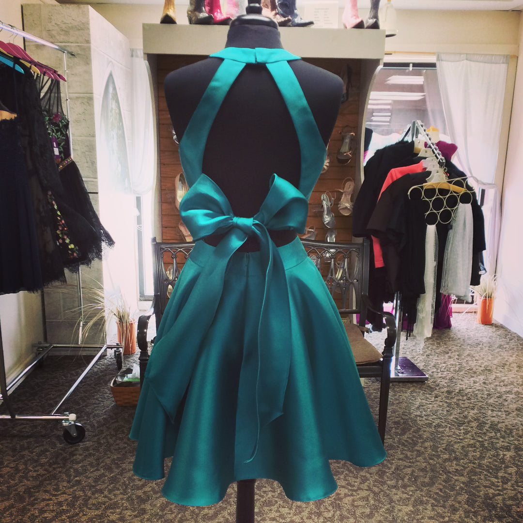 Halter Sleeveless Cut Out Bow Georgia A Line Two Pieces Satin Homecoming Dresses Knot Teal Pleated