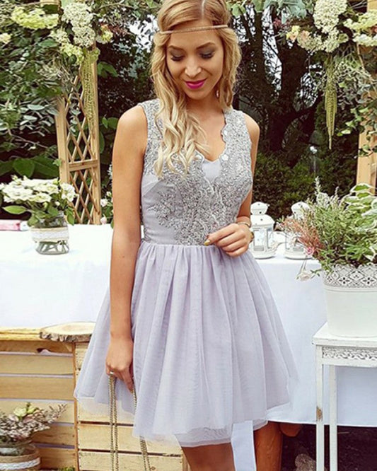 Sleeveless Tulle Janiah A Line Homecoming Dresses Appliques V Neck Grey Pleated Short