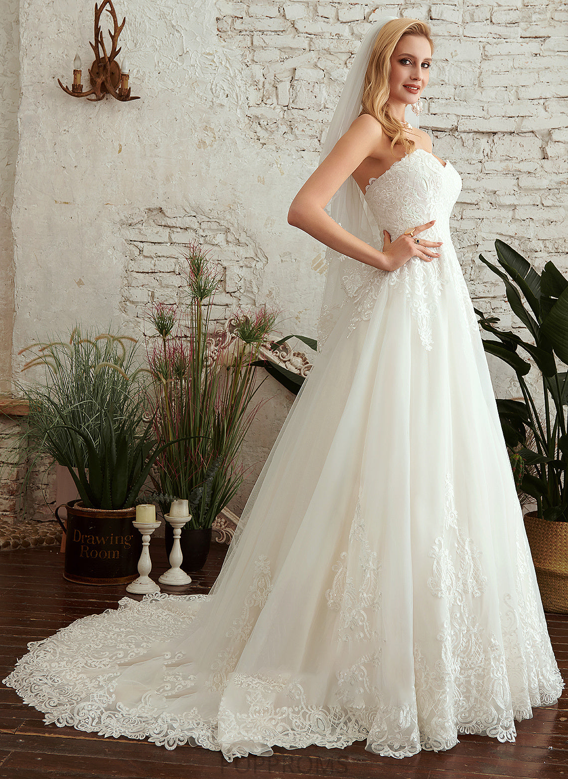 Sweetheart Dress Train Wedding Dresses Court Margery Wedding Lace A-Line With