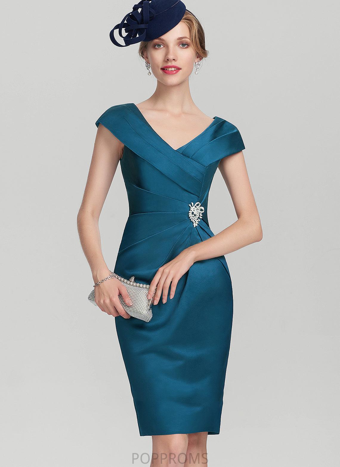 of Sheath/Column With Mother V-neck Ruffle Gloria Satin the Knee-Length Beading Bride Mother of the Bride Dresses Dress