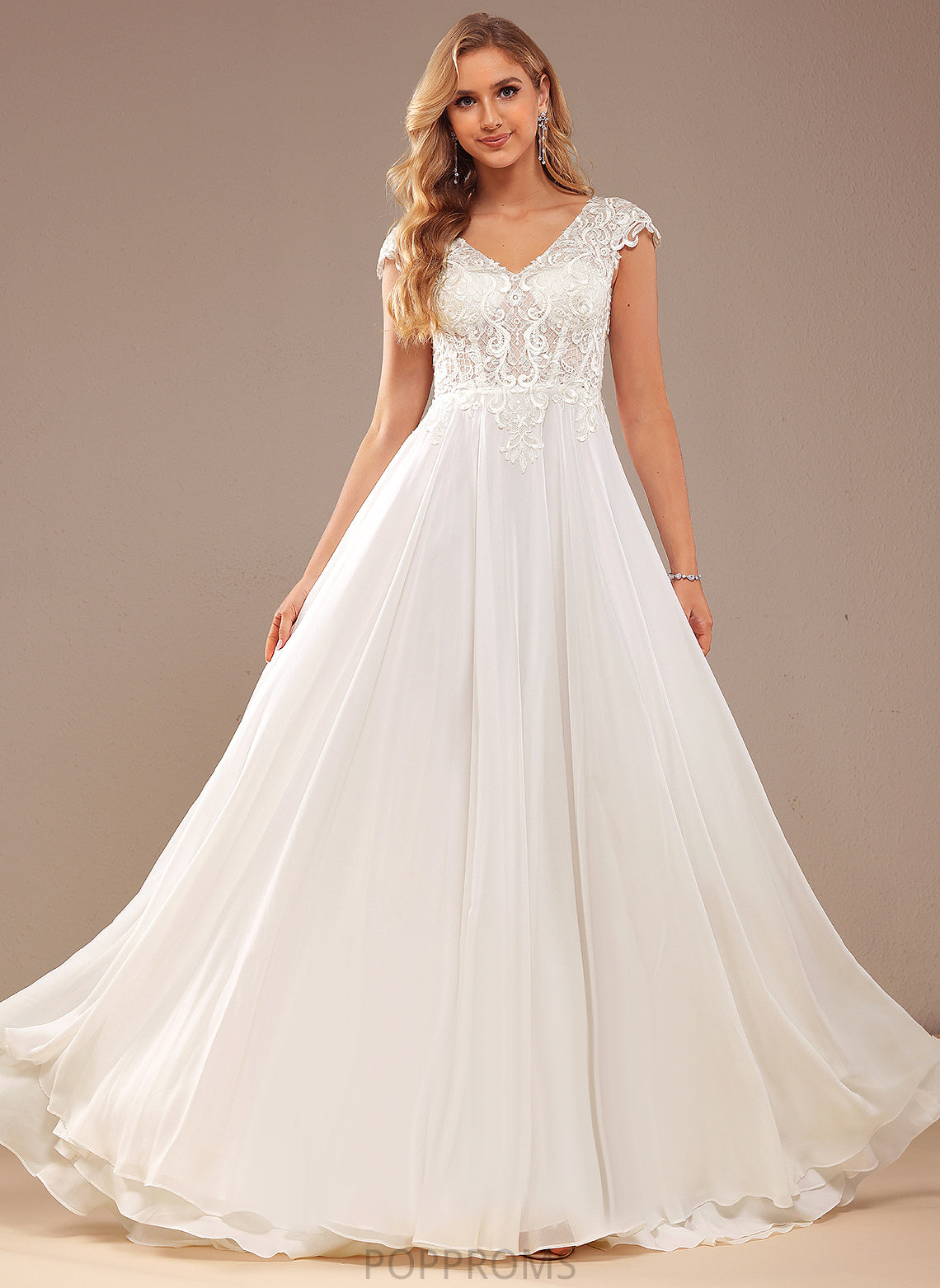 Train Dress A-Line Lace Wedding Dresses Chiffon Sweep Aaliyah Lace Wedding With V-neck