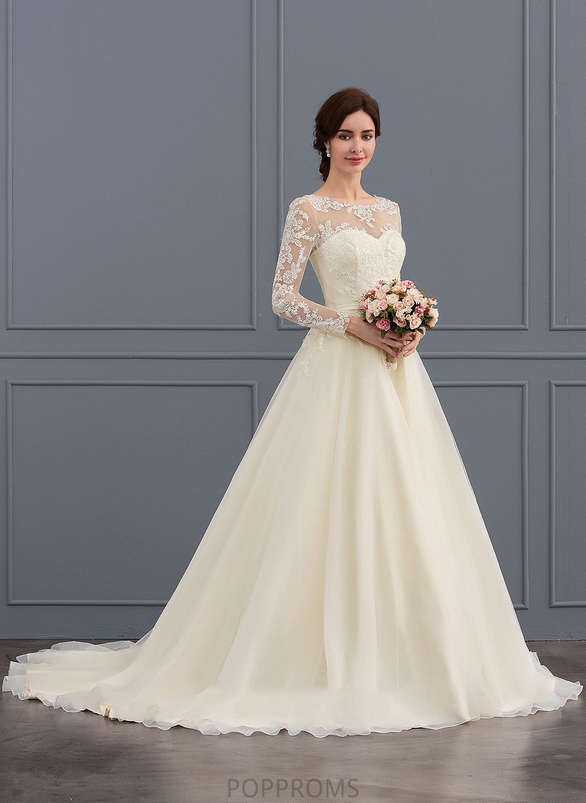 Court Illusion Wedding Ball-Gown/Princess Lilyana With Wedding Dresses Tulle Dress Lace Train Beading Sequins