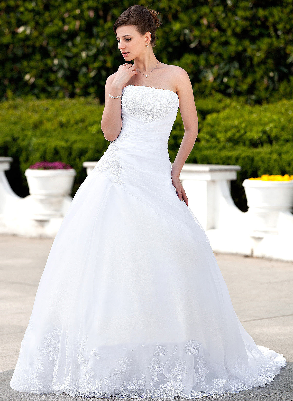 Organza Ball-Gown/Princess With Wedding Lace Cora Dress Strapless Chapel Train Wedding Dresses Beading