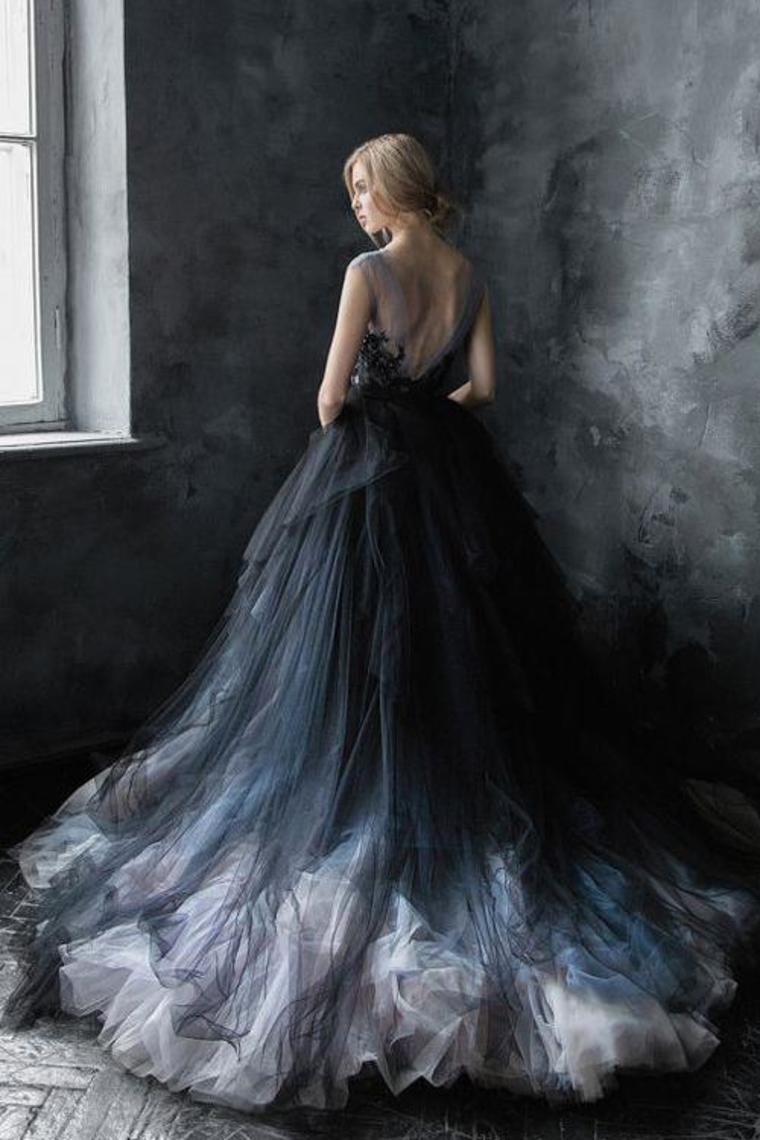 Gorgeous Sweep Train Tulle Ball Gown Long Prom Dresses with Appliques