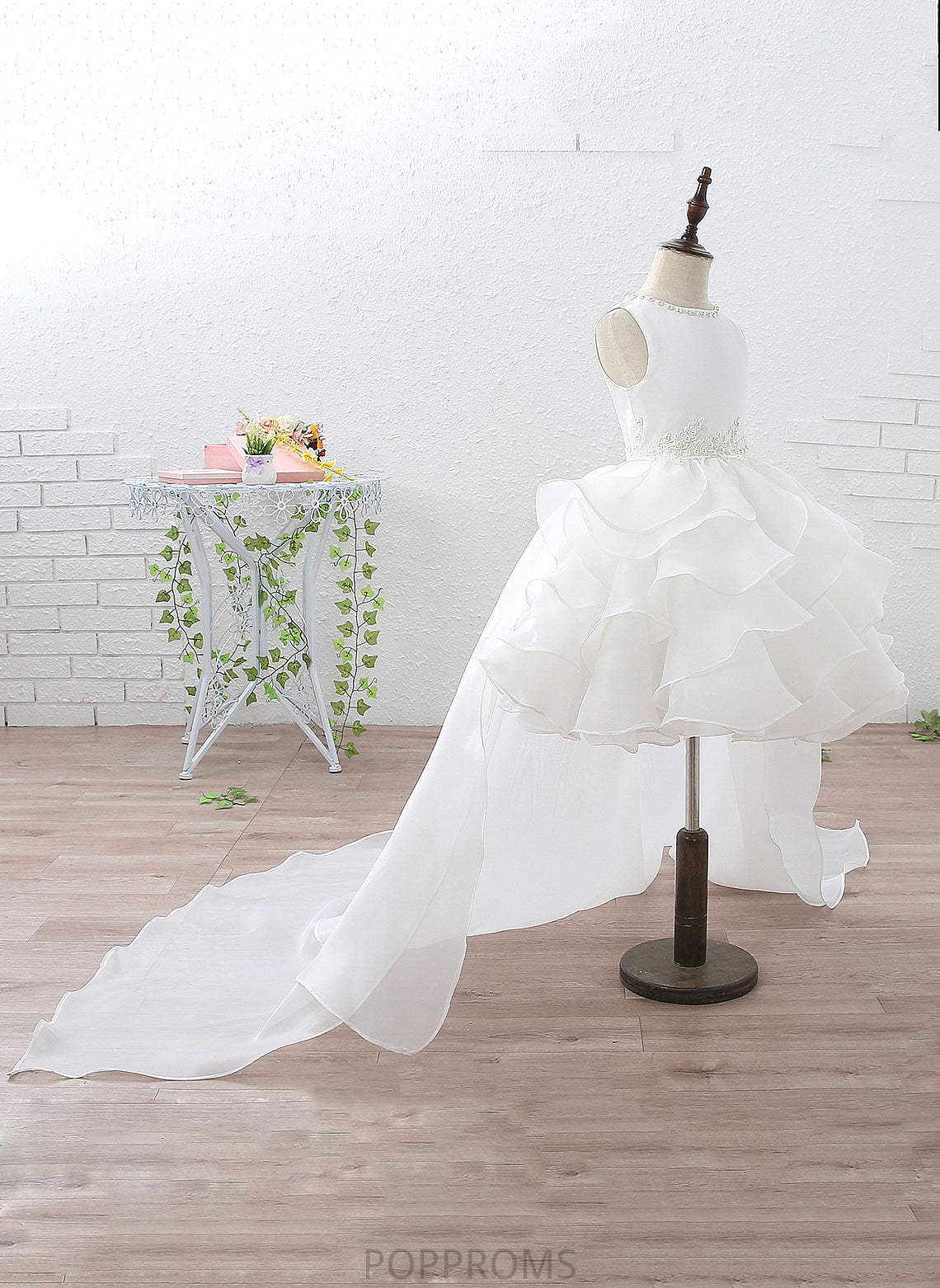 Train Flower Girl Dresses Scoop Court Organza/Satin With Ruffles/Beading/Appliques - Flower Ball-Gown/Princess Sleeveless Dress Aimee Neck Girl