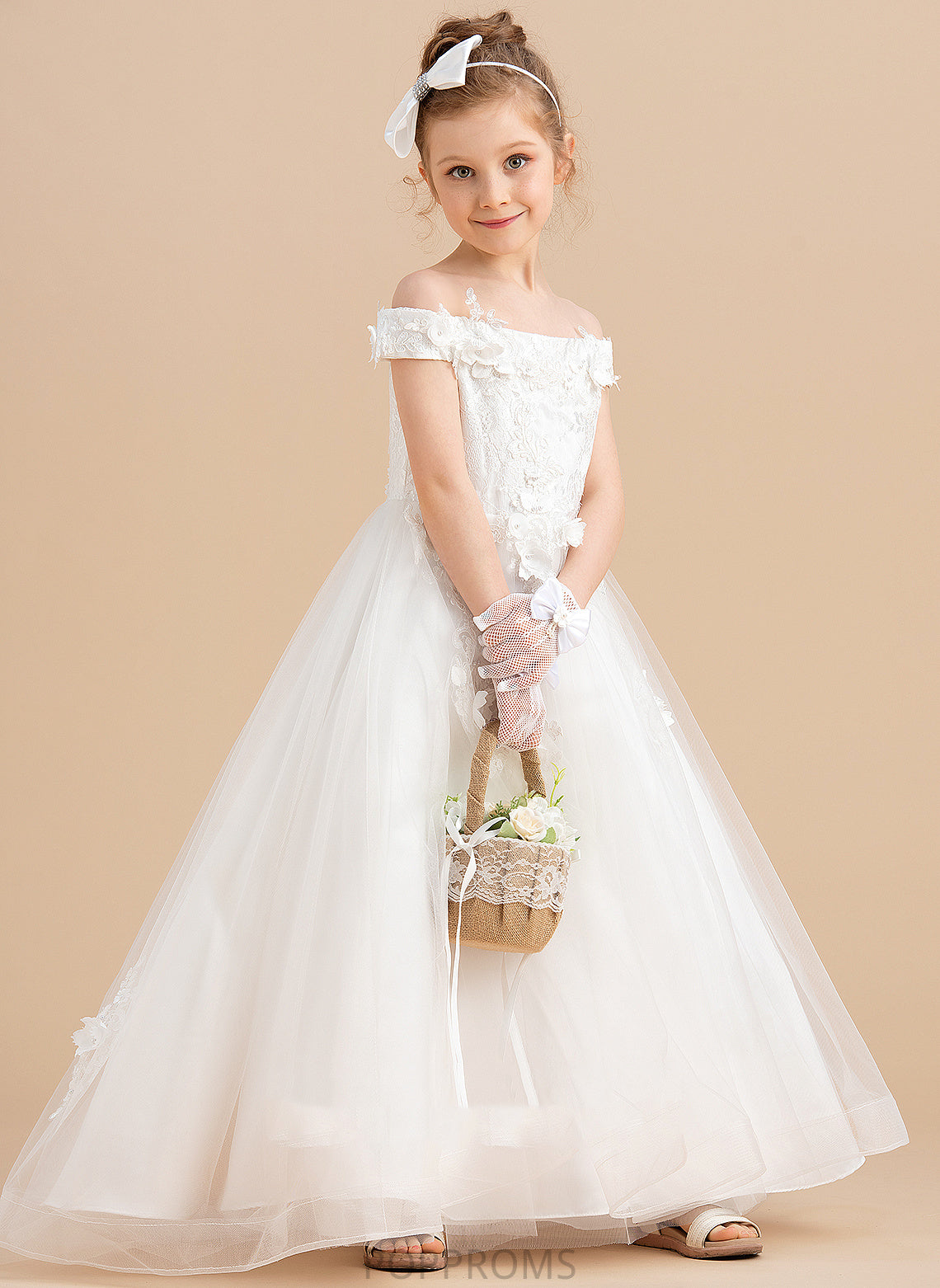 Ball-Gown/Princess - Girl Sweep Tulle/Lace Off-the-Shoulder Chana Flower(s) Flower Flower Girl Dresses Train With Sleeveless Dress