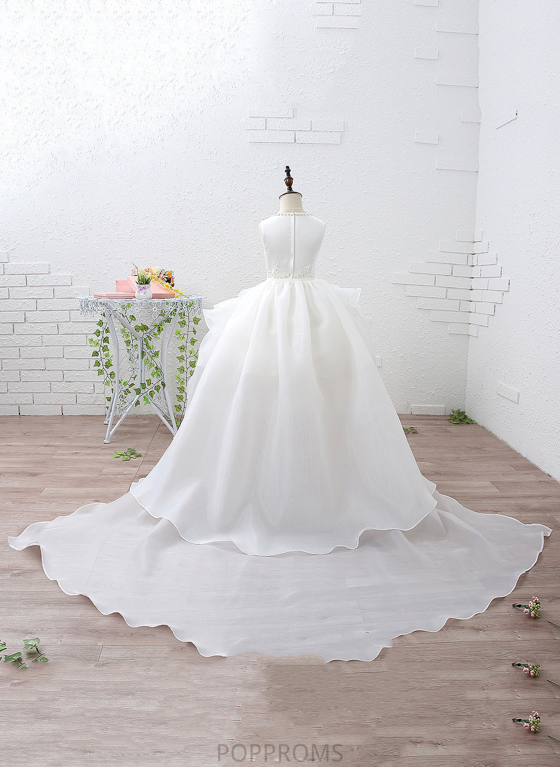 Train Flower Girl Dresses Scoop Court Organza/Satin With Ruffles/Beading/Appliques - Flower Ball-Gown/Princess Sleeveless Dress Aimee Neck Girl