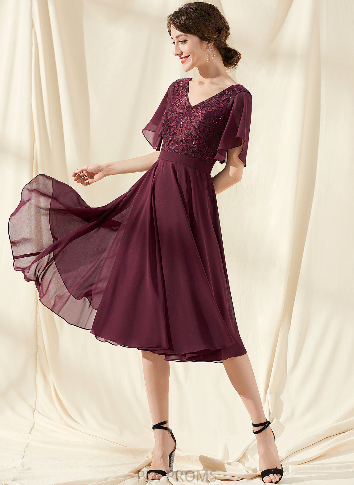 V-neck Lace Knee-Length A-Line Cocktail Cocktail Dresses With Chiffon Dress Sequins Cassandra