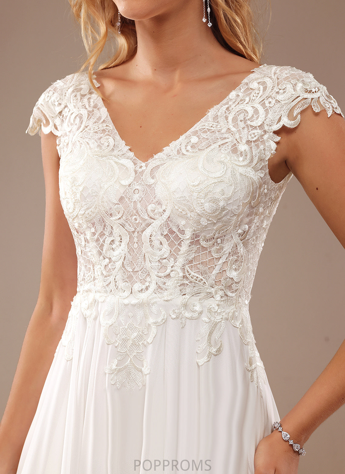 Train Dress A-Line Lace Wedding Dresses Chiffon Sweep Aaliyah Lace Wedding With V-neck