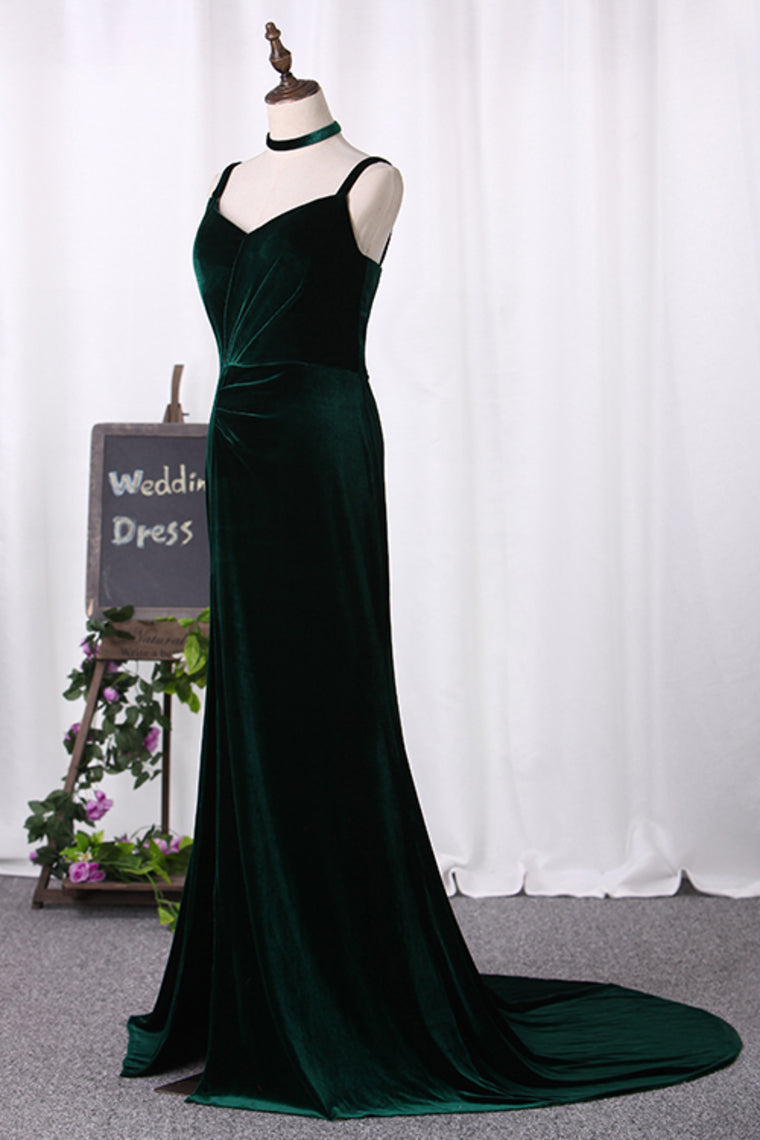 2024 Evening Dresses Spaghetti Straps Velvet With Slit Sweep Train Sheath