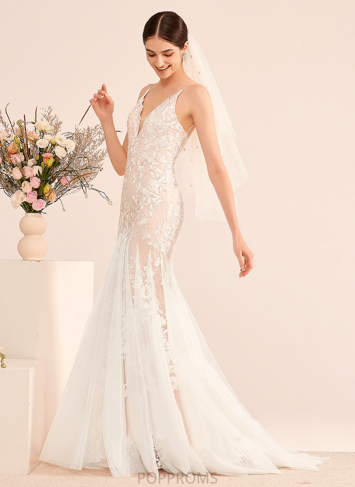 Wedding Wedding Dresses With Lace Alicia Court Tulle Trumpet/Mermaid Dress V-neck Train Lace