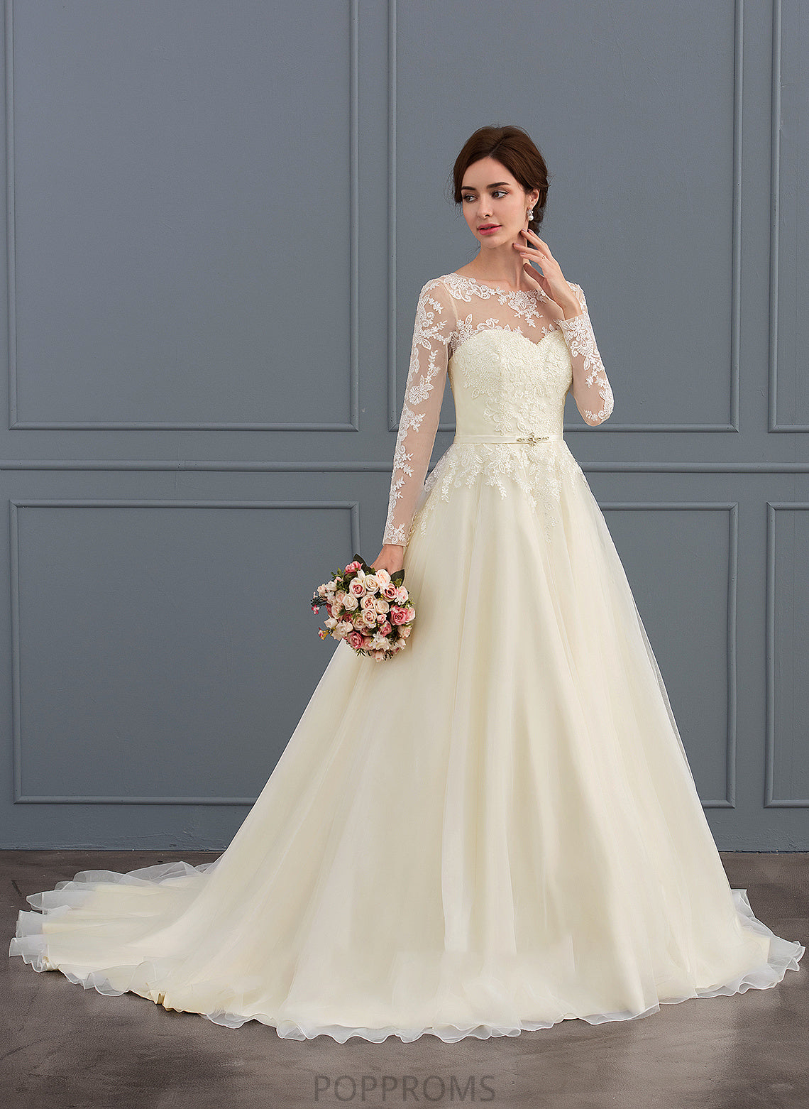 Court Illusion Wedding Ball-Gown/Princess Lilyana With Wedding Dresses Tulle Dress Lace Train Beading Sequins