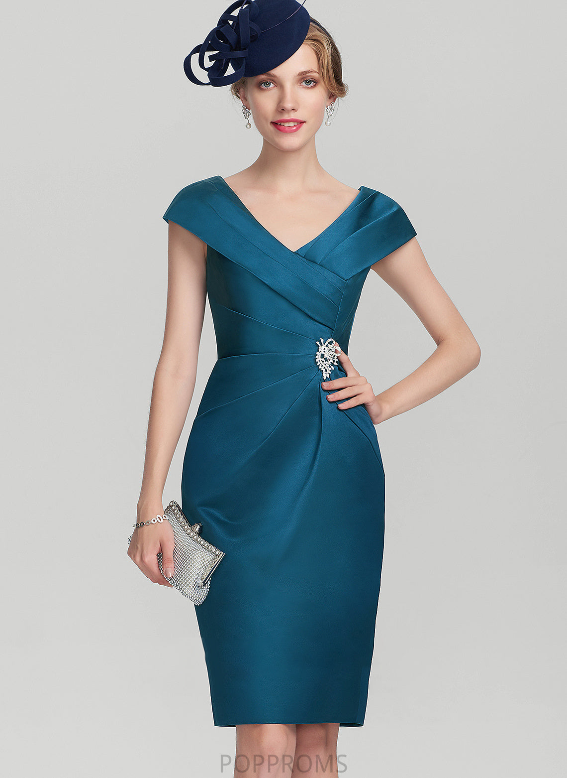 of Sheath/Column With Mother V-neck Ruffle Gloria Satin the Knee-Length Beading Bride Mother of the Bride Dresses Dress