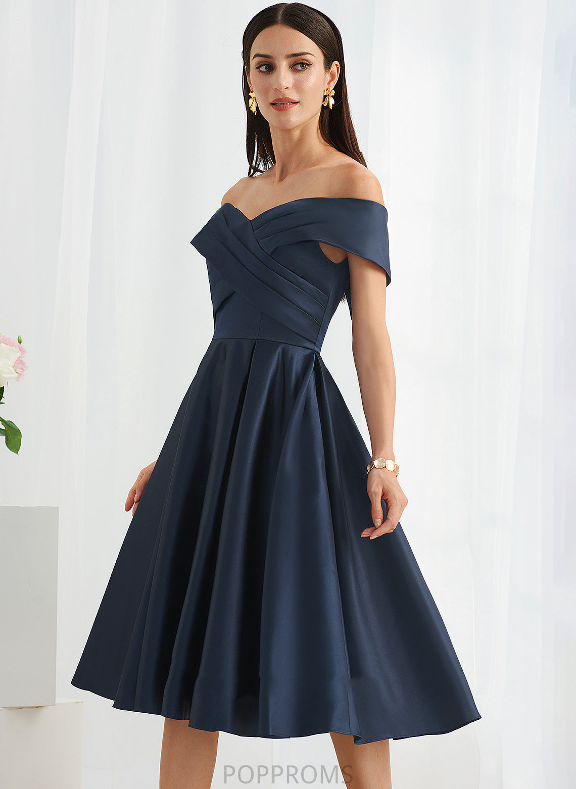 With Satin Cadence Knee-Length Off-the-Shoulder Dress Cocktail Dresses A-Line Cocktail Pockets