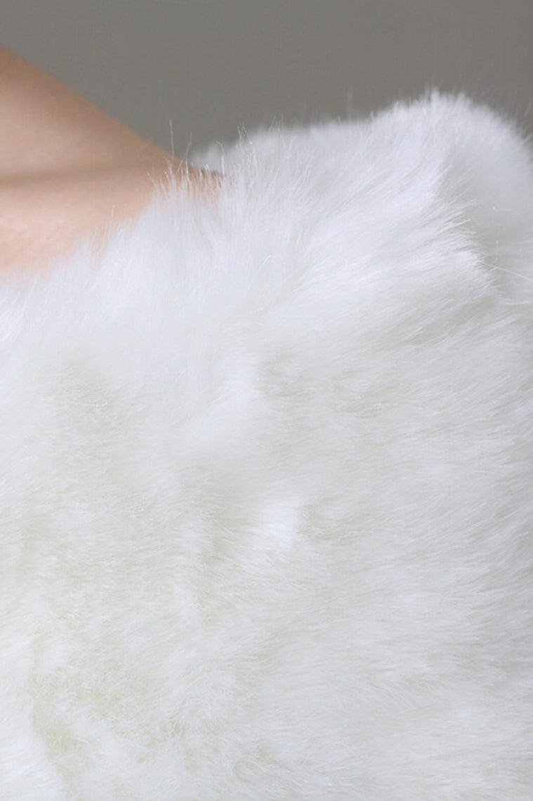 Pretty Faux Fur Wedding Wrap