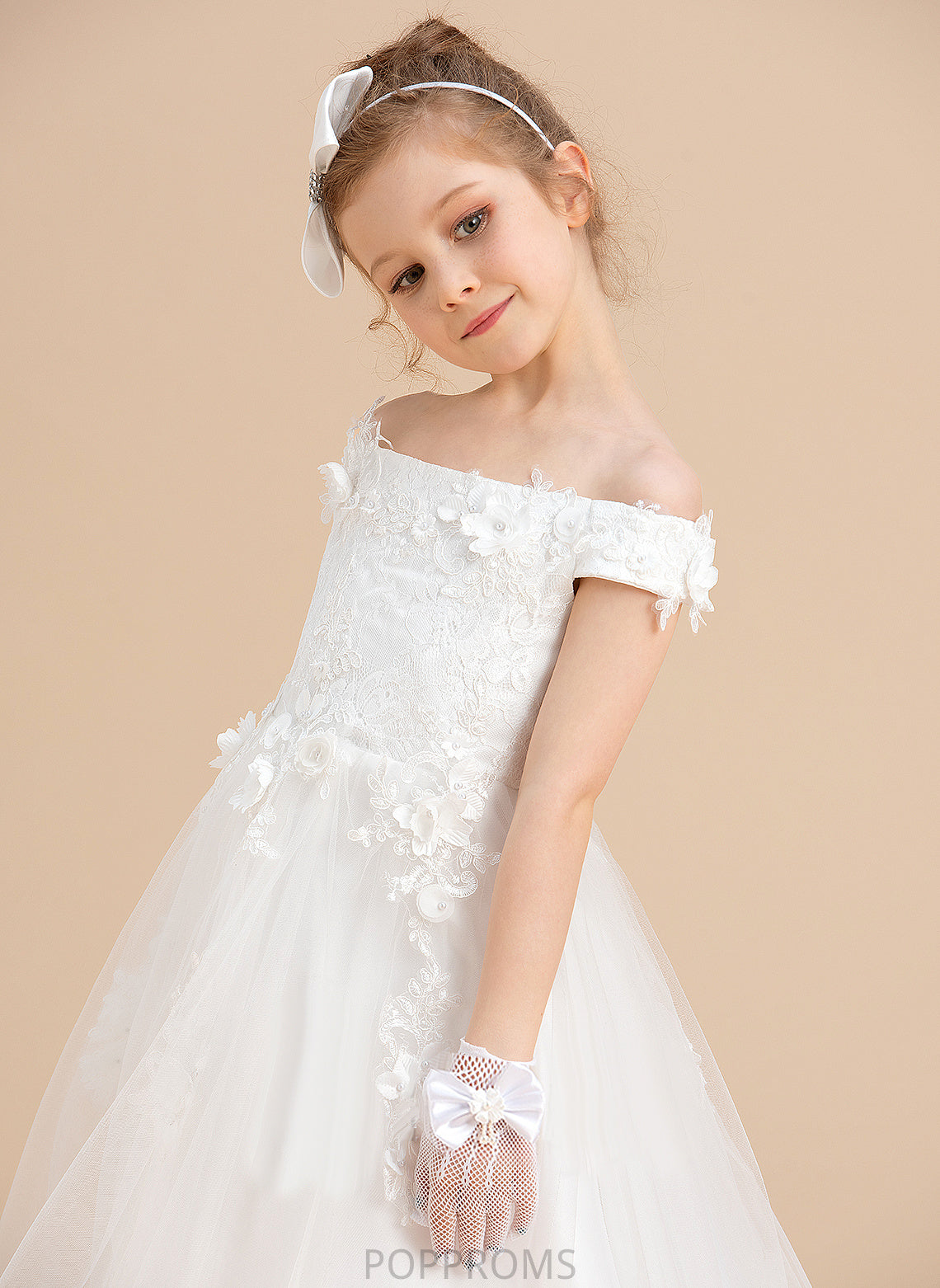 Ball-Gown/Princess - Girl Sweep Tulle/Lace Off-the-Shoulder Chana Flower(s) Flower Flower Girl Dresses Train With Sleeveless Dress