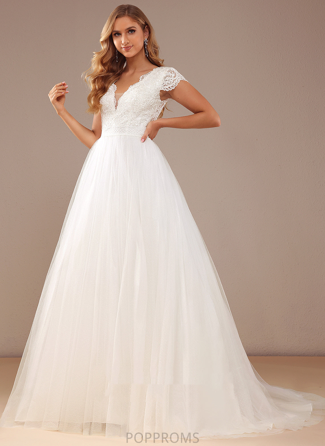 Lace With Ball-Gown/Princess Wedding Train Dress V-neck Lila Tulle Sequins Court Lace Wedding Dresses