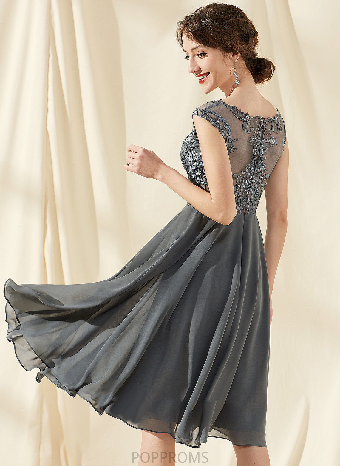 A-Line With Harmony Knee-Length Scoop Cocktail Dresses Lace Sequins Chiffon Neck Cocktail Dress