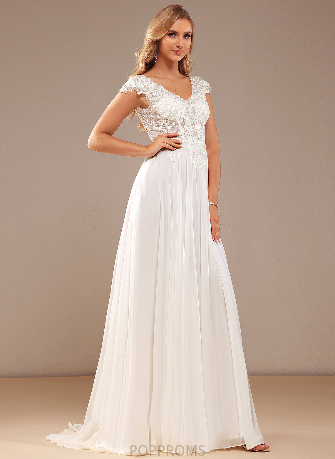 Train Dress A-Line Lace Wedding Dresses Chiffon Sweep Aaliyah Lace Wedding With V-neck