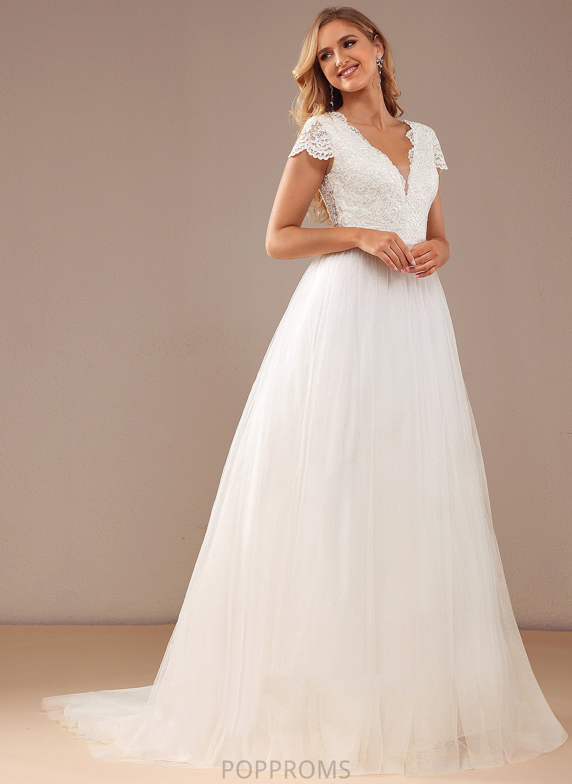 Lace With Ball-Gown/Princess Wedding Train Dress V-neck Lila Tulle Sequins Court Lace Wedding Dresses