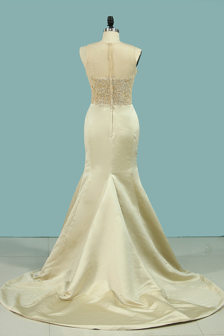 2024 Mermaid/Trumpet Satin Scoop Wedding Dress With Applique Detachable Train