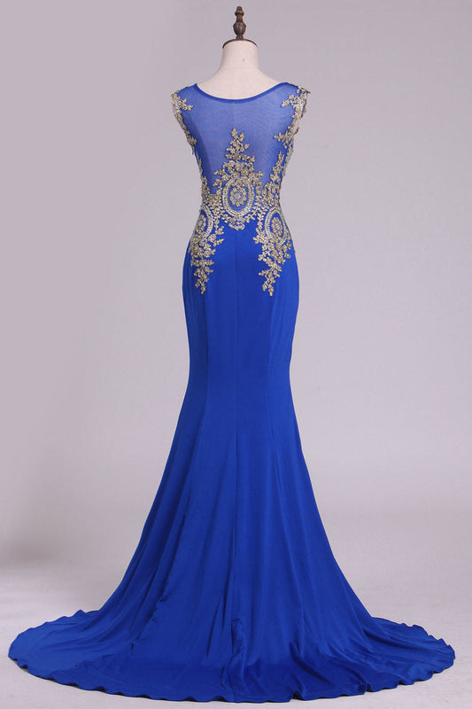 2024 Scoop Prom Dresses Mermaid Spandex With Applique Sweep Train