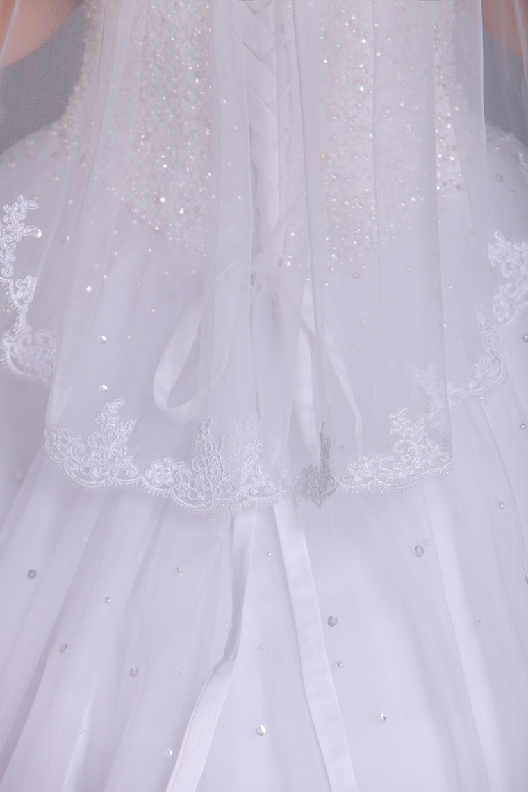 One-Tier Finger-Tip Length Bridal Veils With Applique