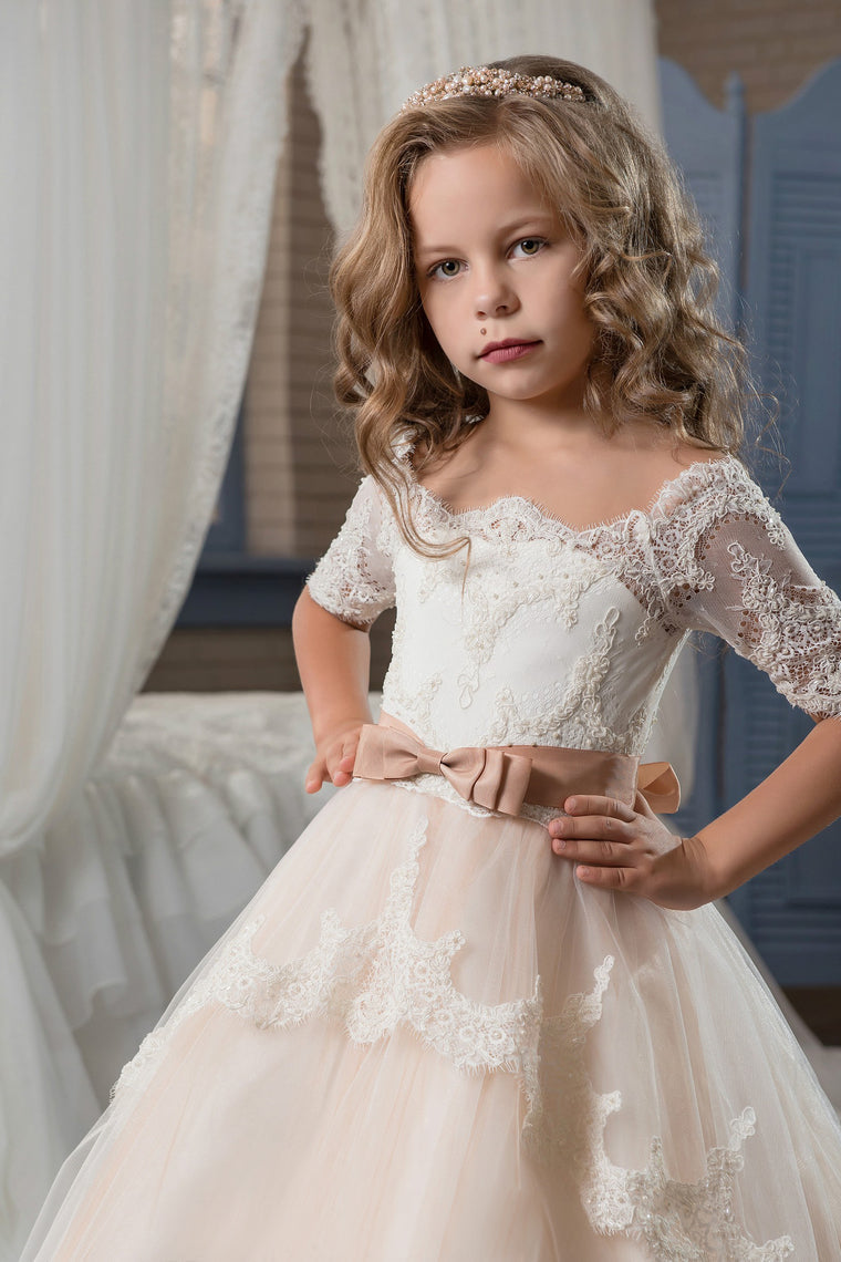 2024 Tulle Bateau Flower Girl Dresses Short Sleeves With Applique And Sash