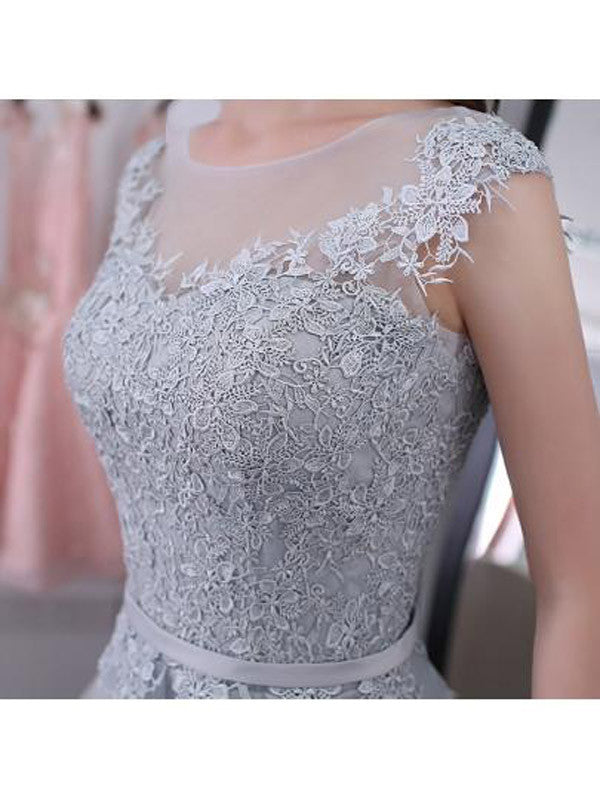 Elegant Light Gray Sleeveless Appliques Lace Short Homecoming Dresses