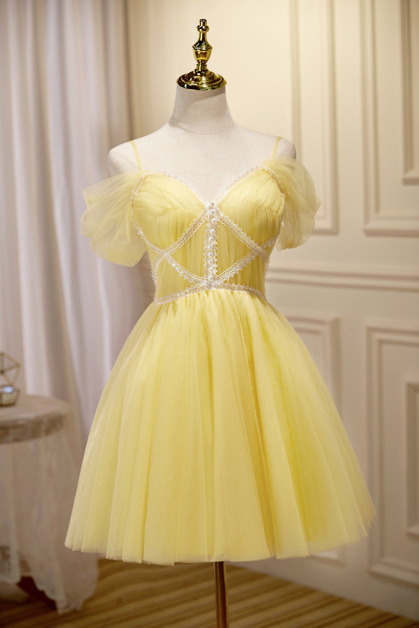 Cute Yellow Spaghetti Straps Off The Shoulder Tulle Short Homecoming Dresses