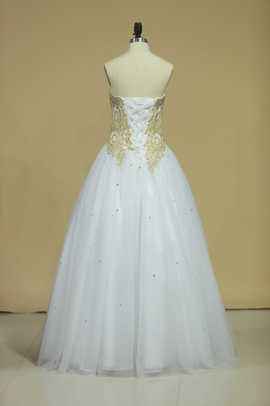 2024 Ball Gown Sweetheart Quinceanera Dresses With Beads And Applique Tulle