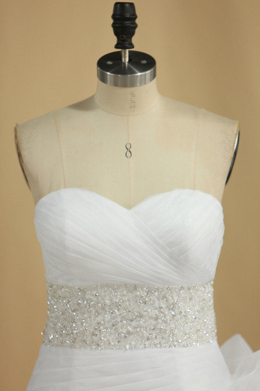 2024 A Line Wedding Dress Sweetheart Ruffles Court Train Beaded Belt Covered Buttons