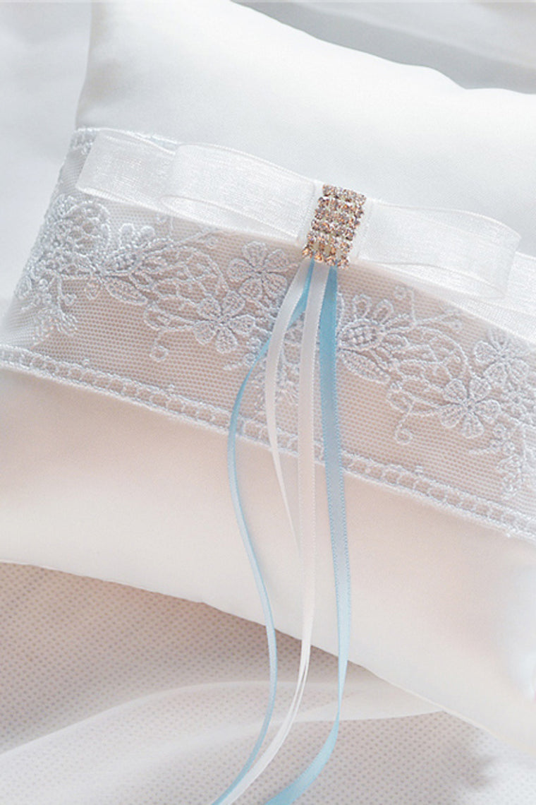 Graceful Ring Pillow In Satin With Lace And Ribbons