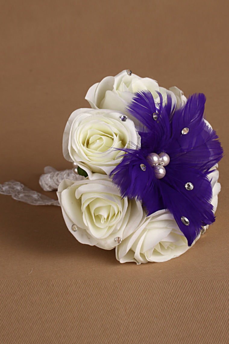 Round Style The Bride Holding Flowers (18*16cm)