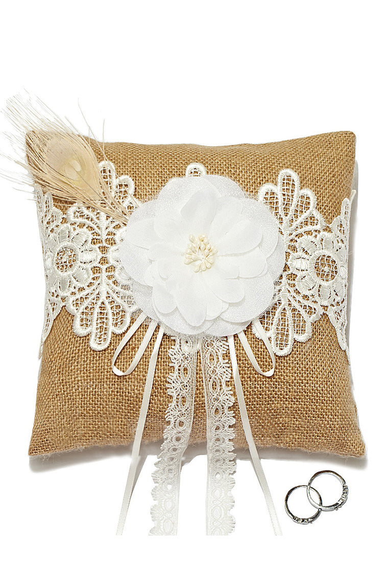 Splendor Ring Pillow In Linen With Lace