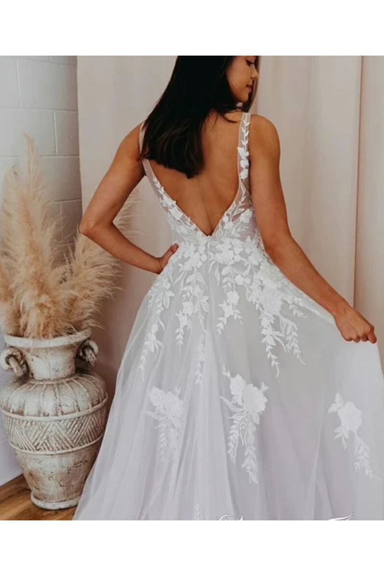 Romantic V Neckline Backless Wedding Dress Appliqued Ball Gown Bridal Gown