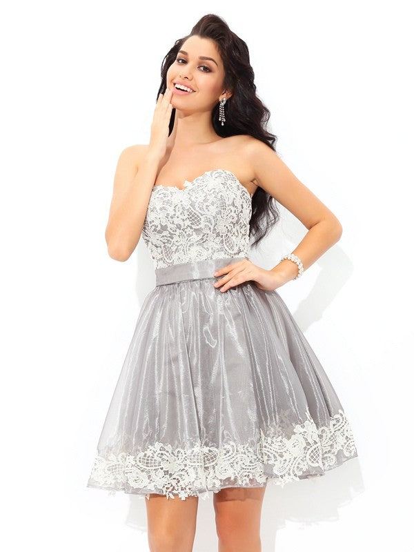 A-Line/Princess Sweetheart Cocktail Homecoming Dresses Melinda Lace Sleeveless Short Tulle Dresses