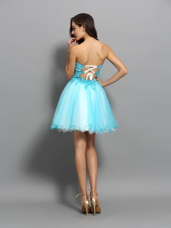 A-Line/Princess Sweetheart Applique Beading Sleeveless Aryana Homecoming Dresses Cocktail Satin Short Dresses