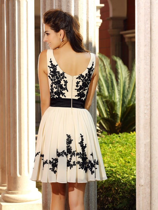 Cocktail Kelsie Homecoming Dresses Chiffon A-Line/Princess Square Applique Sleeveless Short Dresses